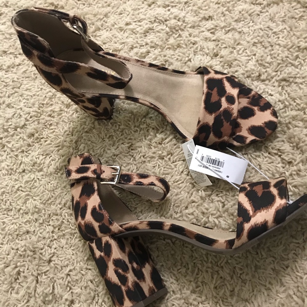 NWT Block Heeled Old Navy Sandals
